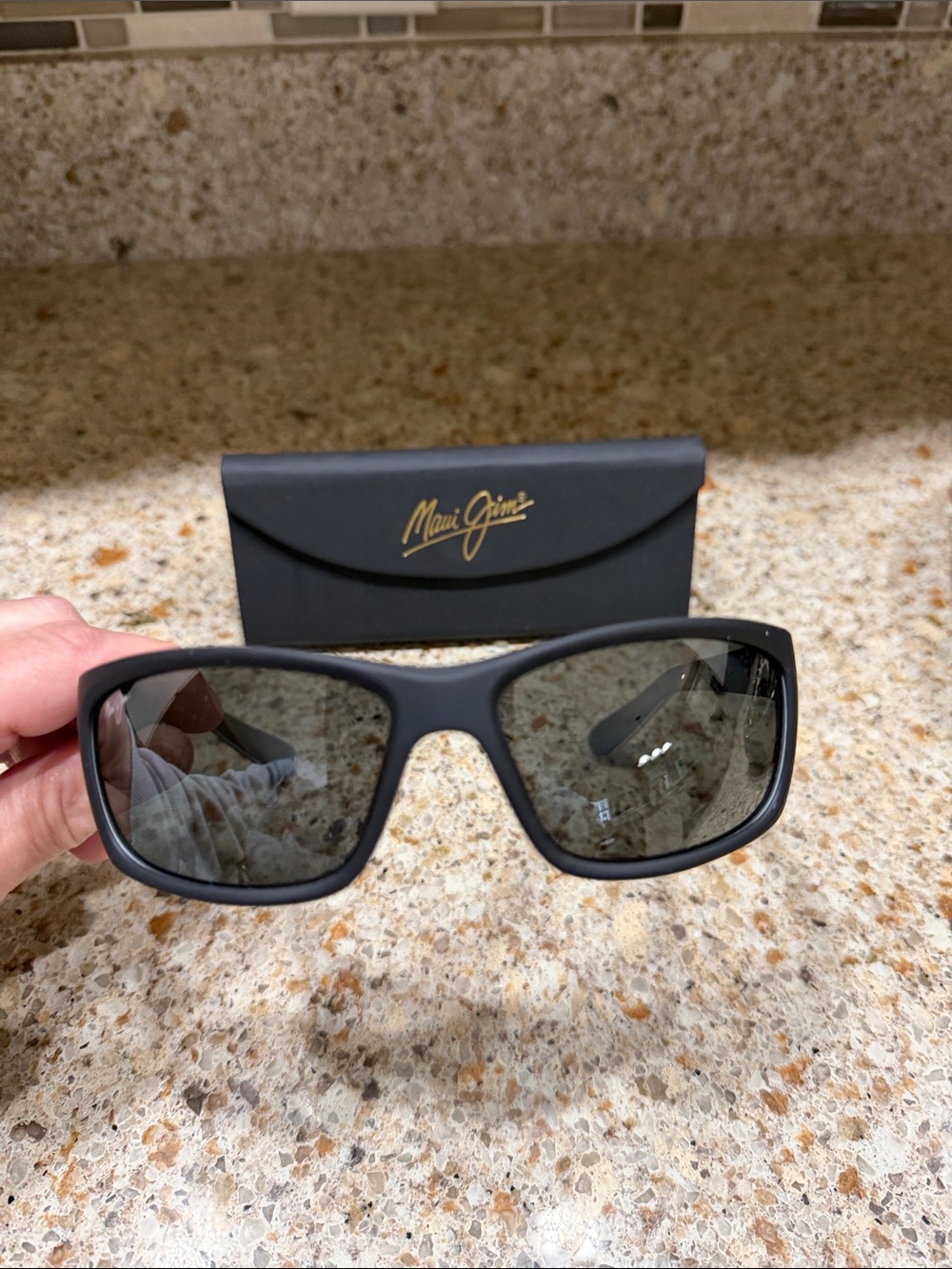 Men’s maui  Jim Matte Black Polarized Sunglasses with Dark Lenses never used